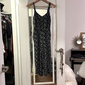 Floral jumpsuit/romper with pockets. XS